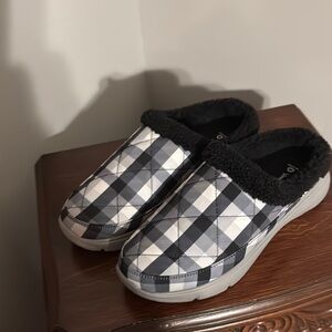 Vera Bradley Black Slippers